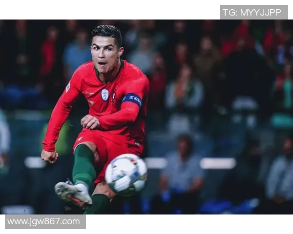 穿两套足球服的球星为何引发争议背后的原因和意义分析